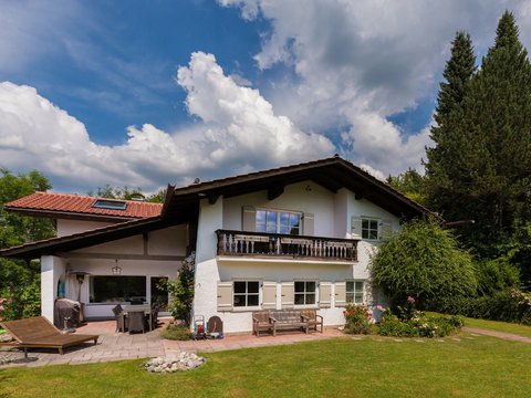 Freistehendes Einfamilienhaus mit Seeblick in Toplage am Tegernsee