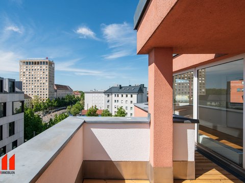 Immediately available! Exclusive penthouse with surrounding roof terrace at the Rotkreuzplatz!