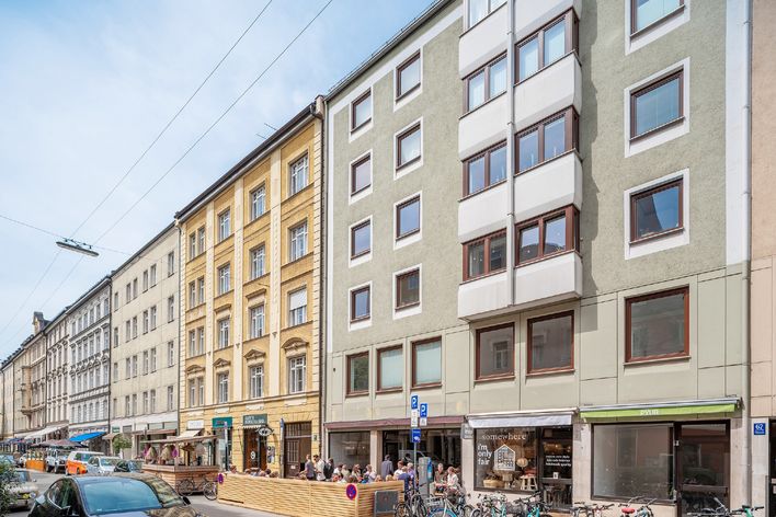 Prime location on Türkenstrasse! Ground floor commercial unit with high frequency!